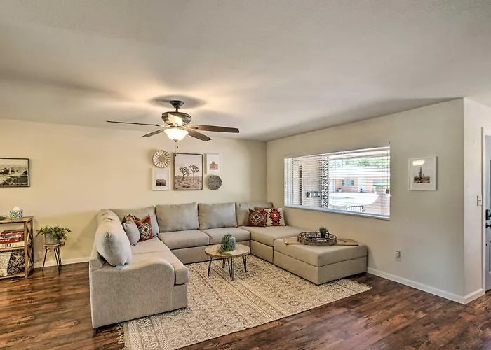 Lovely Escape With Private Pool And Hot Tub! Holiday home Mesa