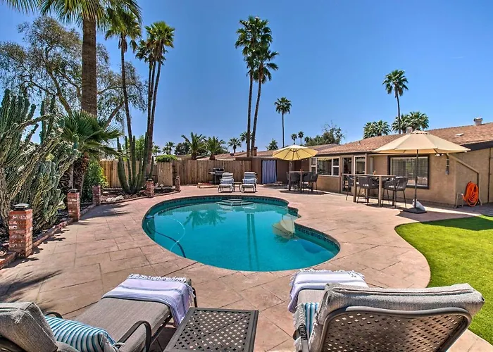 Holiday home Lovely Escape With Private Pool And Hot Tub!