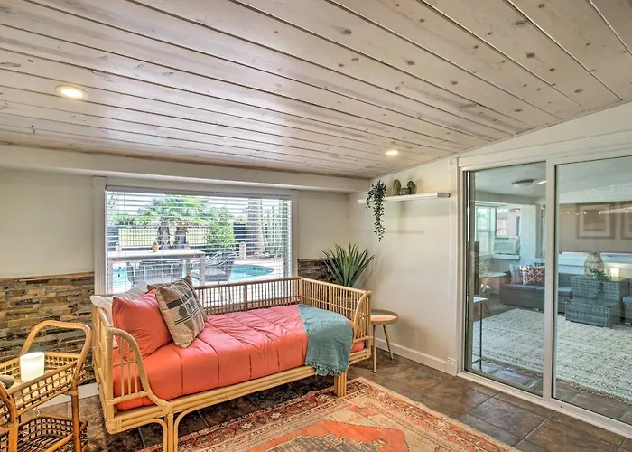 Lovely Escape With Private Pool And Hot Tub!
